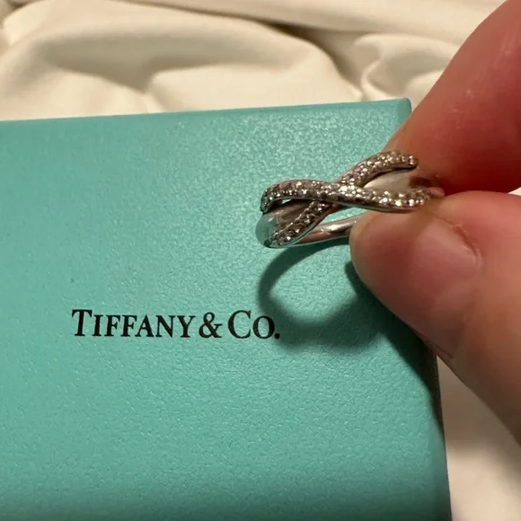 COPY COPY Tiffany Co Infinity ring, diamonds white